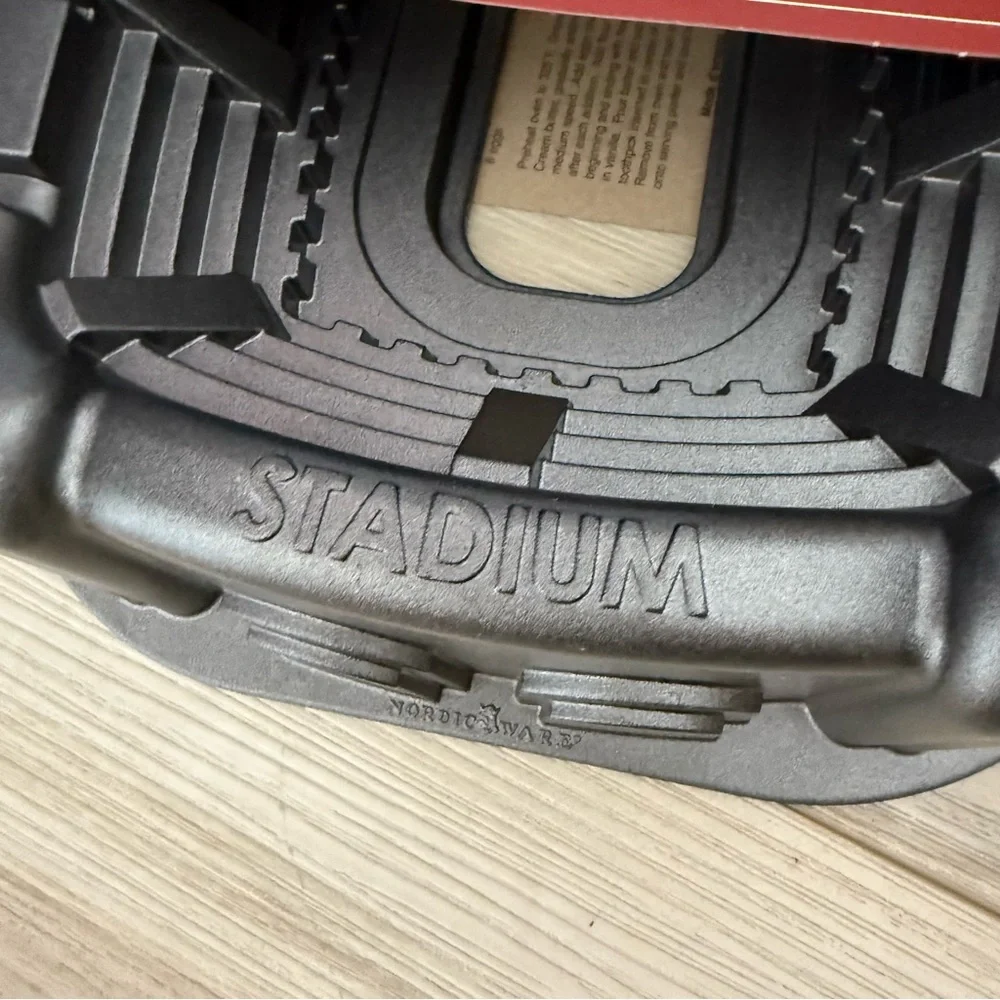 NWT Nordic Ware Stadium Bundt cake pan new